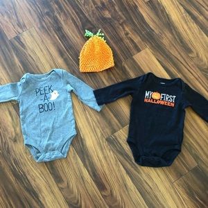 2 onesies size 9 mos and Pumpkin hat